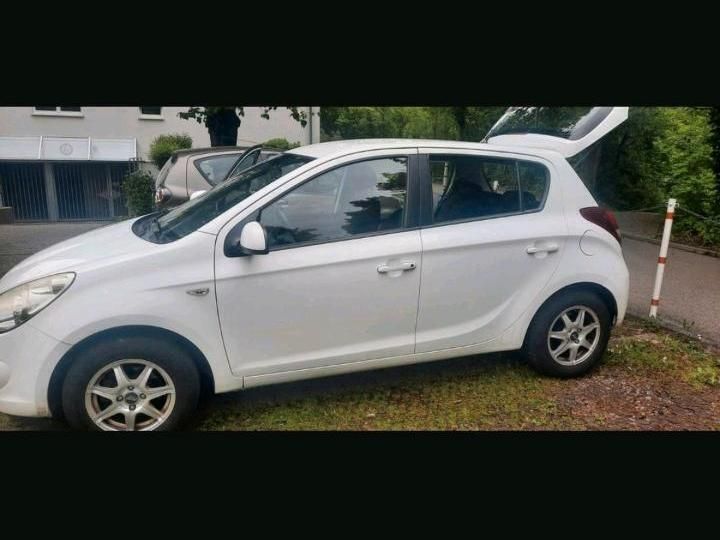 Weiß Gebraucht 2009 Hyundai i20 Kleinwagen | 2.600 € - Bild 1/4