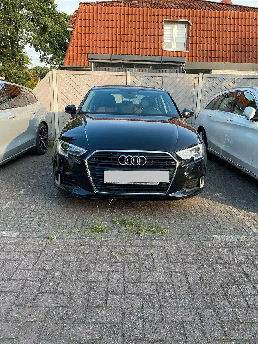 Gebraucht Audi A3 Comfort 116 PS (85 kW) 2018 Schwarz Limousine