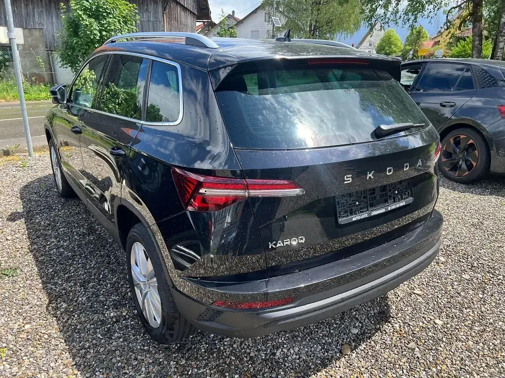 Neu Skoda Karoq Selection 150 PS (110 kW) 2025 Grau SUV