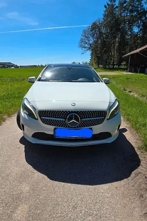 Gebraucht Mercedes A180 109 PS (80 kW) 2016 Weiß Kleinwagen