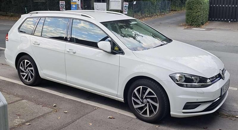Weiß Gebraucht 2018 VW Golf VII Sound Kombi | 11.100 € (Superpreis) - Bild 1/4