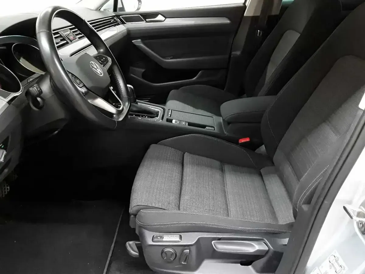 Gebraucht VW Passat Business 150 PS (110 kW) 2022 Scale silver metallic Kombi
