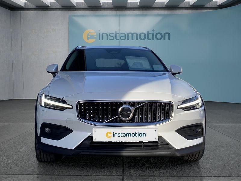 Gebraucht Volvo V60 CC 197 PS (144 kW) 2024 Weiß Kombi