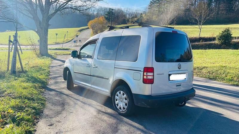 Gebraucht VW Caddy Trendline 105 PS (77 kW) 2012 Silber Van / Kleinbus
