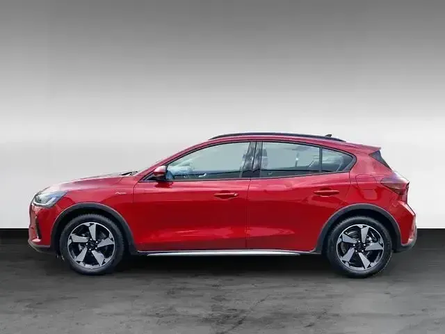 Używany Ford Focus Active 155 KM (114 kW) 2024 Czerwony Sedan/Limuzyna