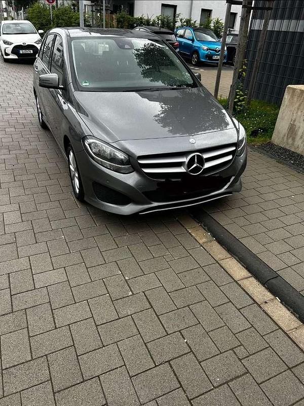 Gebraucht 2016 Mercedes B200 Style Van / Kleinbus | 9.500 € (Fairer Preis) - Bild 1/4