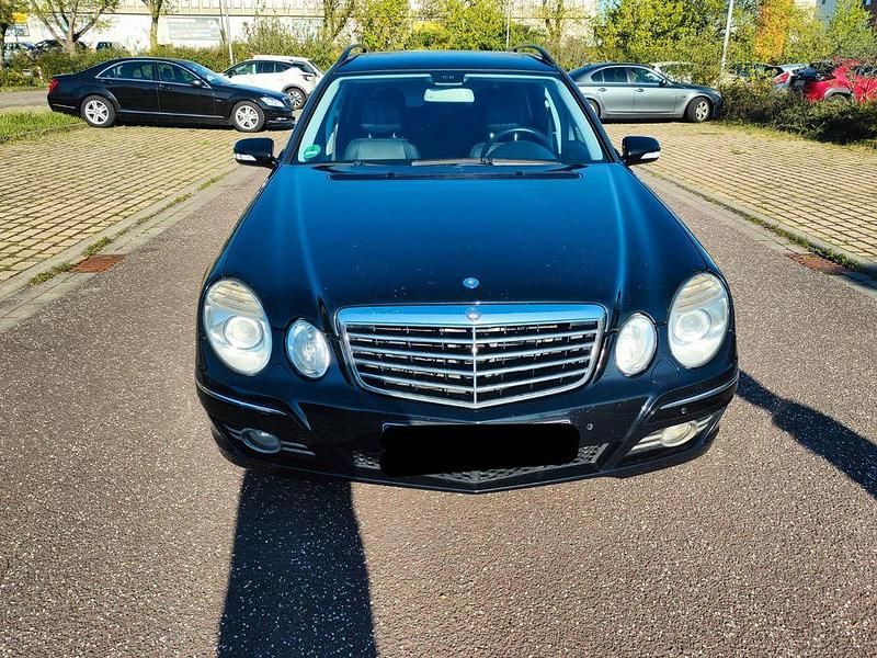 Gebraucht Mercedes E320 Avantgarde 224 PS (164 kW) 2008 Schwarz Limousine