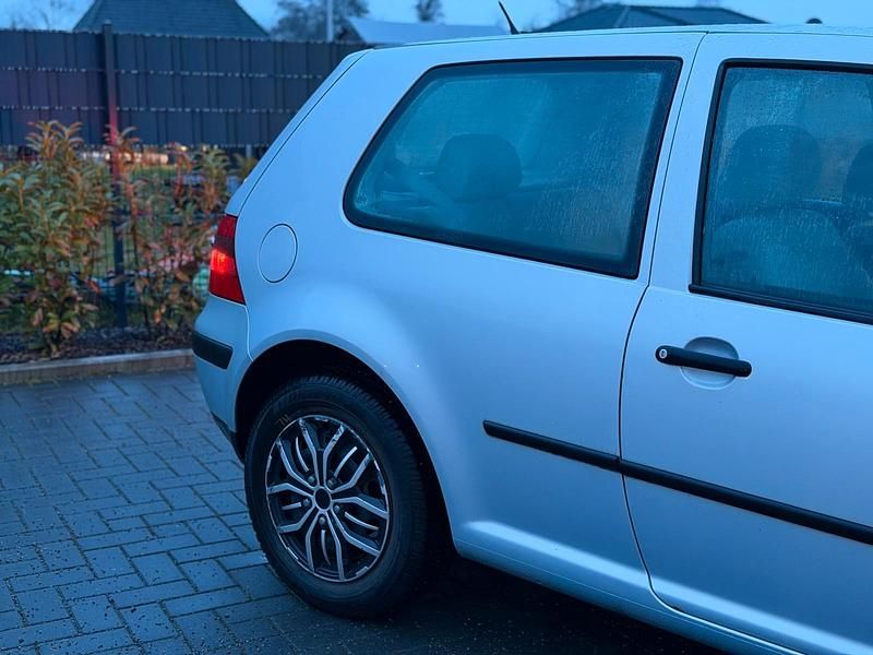 Gebraucht VW Golf IV 100 PS (73 kW) 2000 Silber Kleinwagen