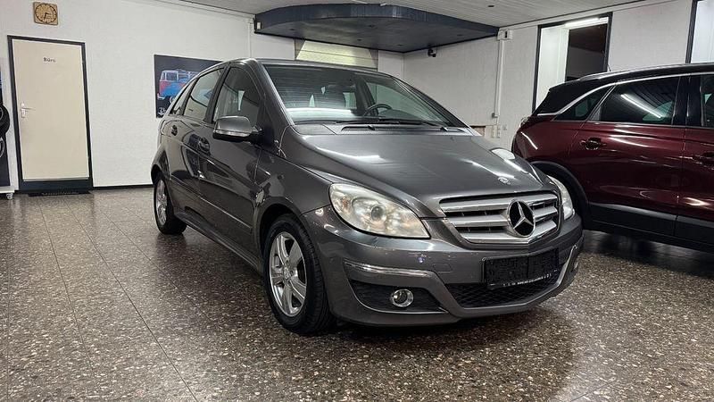 Gebraucht Mercedes B200 140 PS (102 kW) 2011 Grau Van / Kleinbus