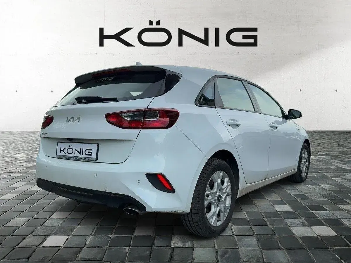 Gebraucht Kia Ceed Edition 7 120 PS (88 kW) 2023 Weiß Kleinwagen