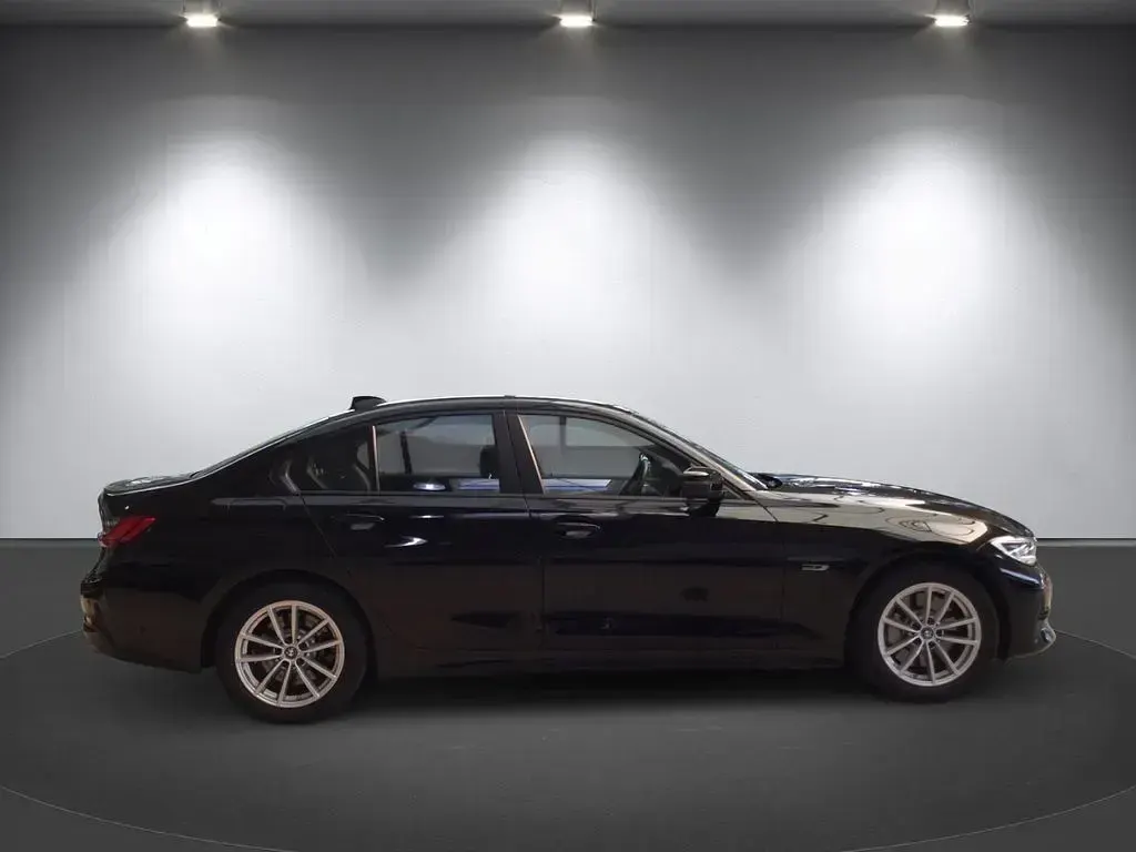 Gebraucht BMW 330e Advantage 292 PS (214 kW) 2021 Schwarz Limousine