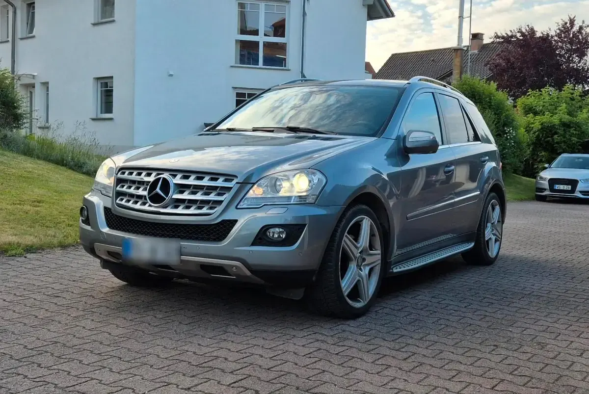 Gebraucht Mercedes ML350 224 PS (164 kW) 2010 Silber SUV