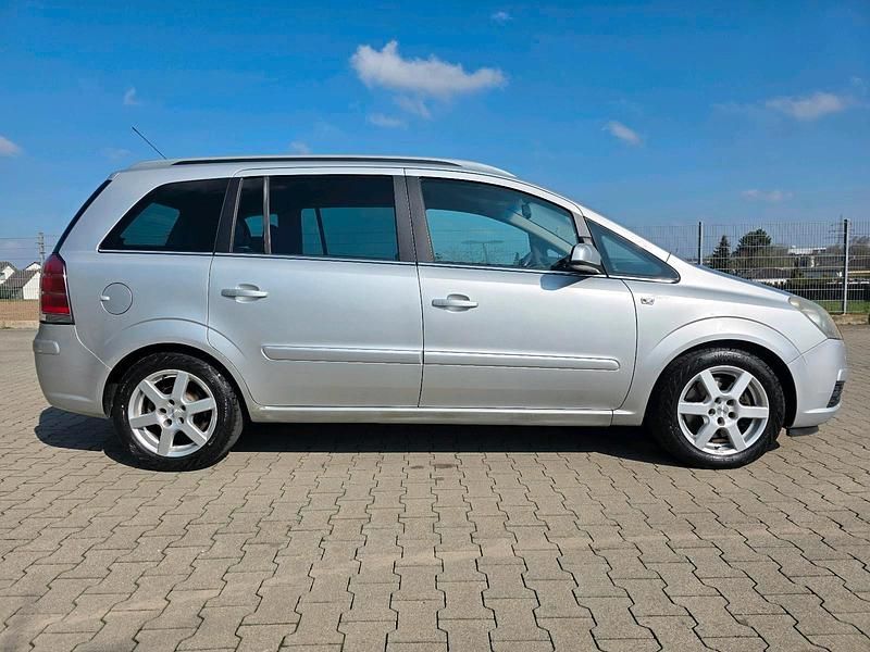 Gebraucht Opel Zafira 120 PS (88 kW) 2007 Silber Van / Kleinbus