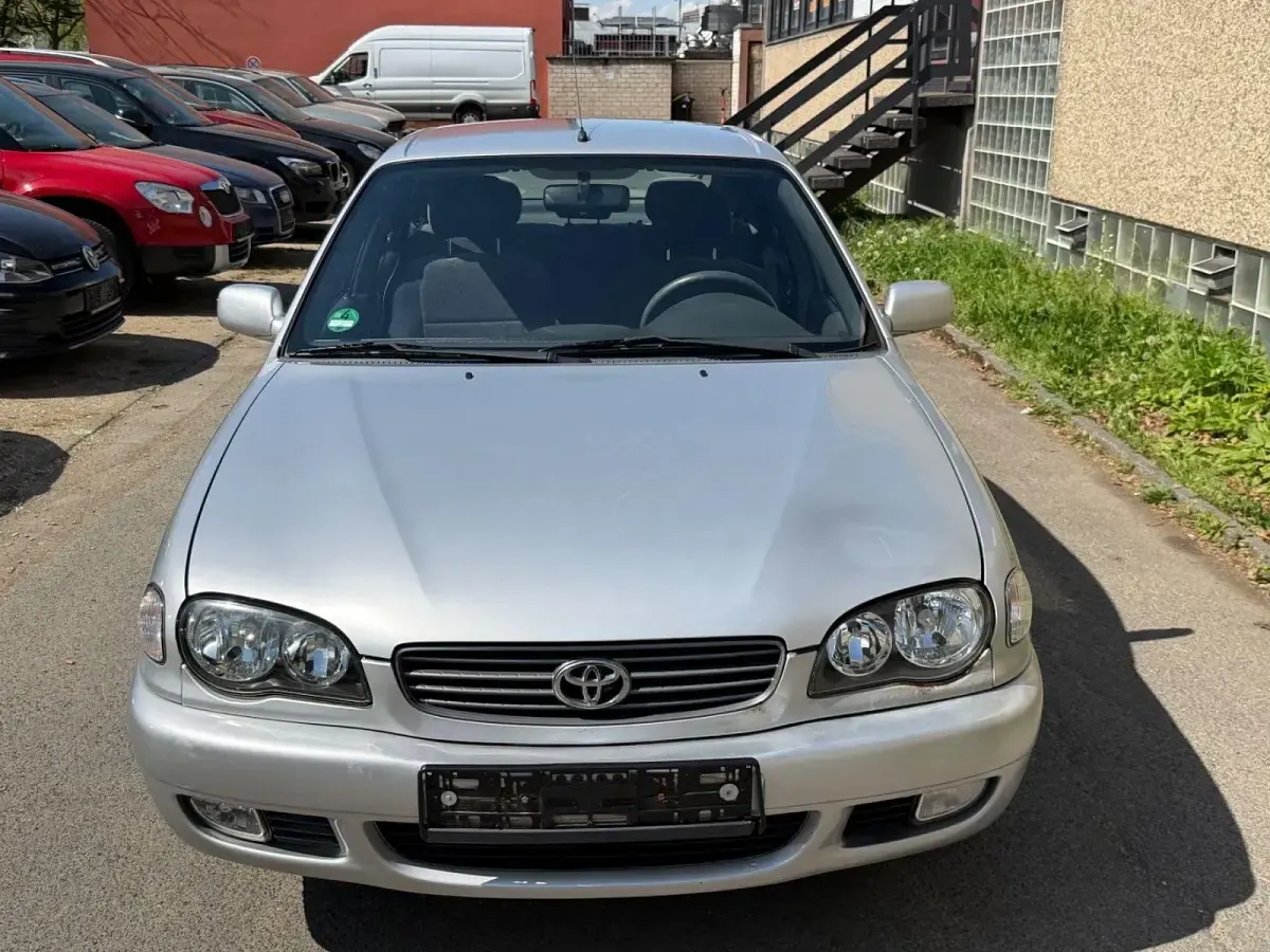 Gebraucht Toyota Corolla Sol 110 PS (80 kW) 2001 Silber Limousine