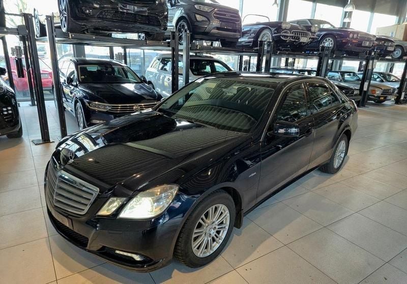 Gebraucht Mercedes E220 Elegance 170 PS (125 kW) 2010 Blau Limousine