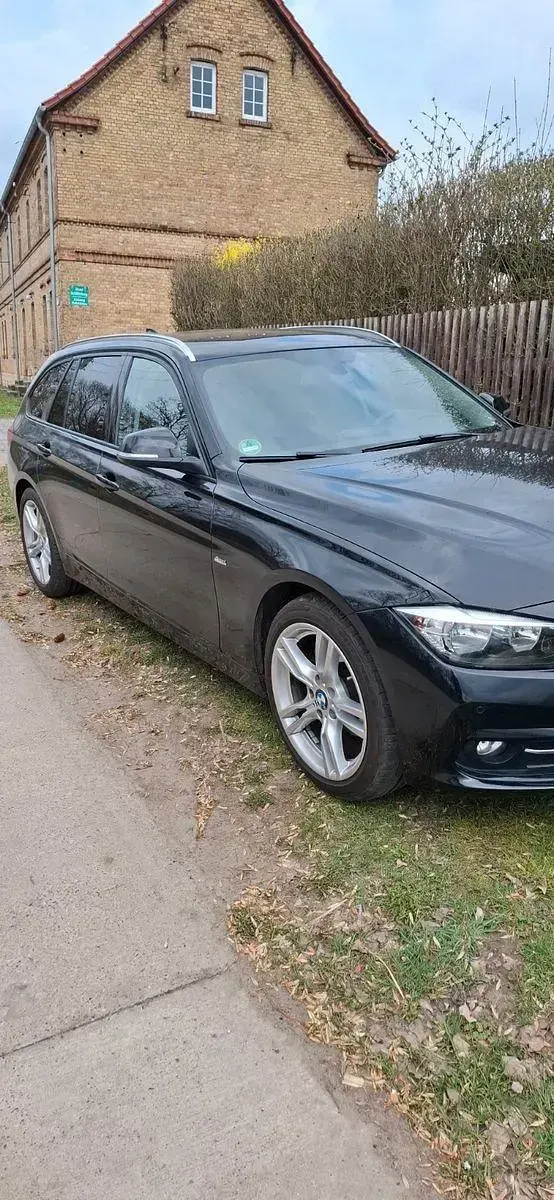 Gebraucht BMW 320 Sport Line 184 PS (135 kW) 2016 Schwarz Kombi