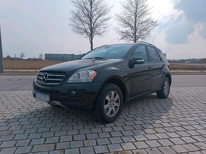 Gebraucht Mercedes ML320 224 PS (164 kW) 2007 Schwarz SUV