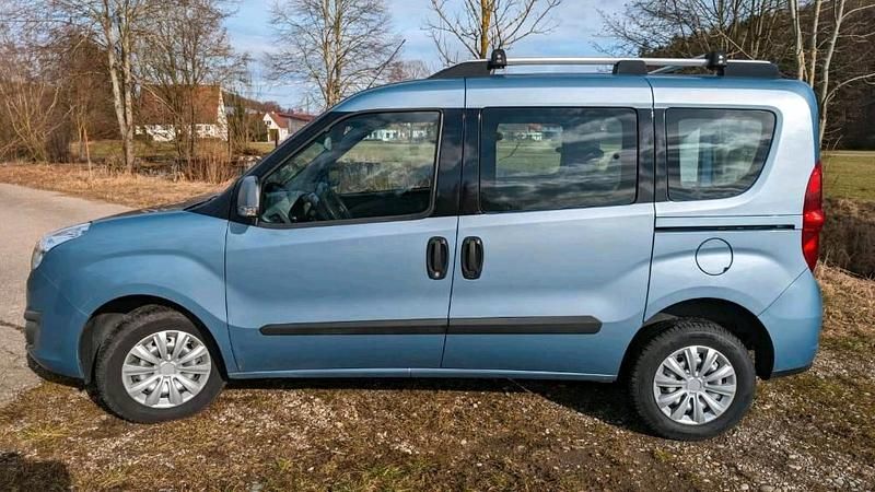 Usata Opel Combo 105 CV (77 kW) 2014 Argento Monovolume