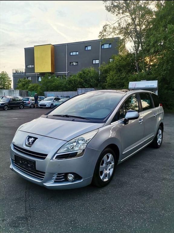 Silber Gebraucht 2010 Peugeot 5008 Van / Kleinbus | 3.250 € (Fairer Preis) - Bild 1/4
