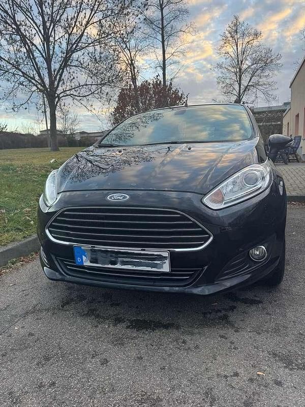 Schwarz Gebraucht 2015 Ford Fiesta Limousine | 4.900 € (Fairer Preis) - Bild 1/4