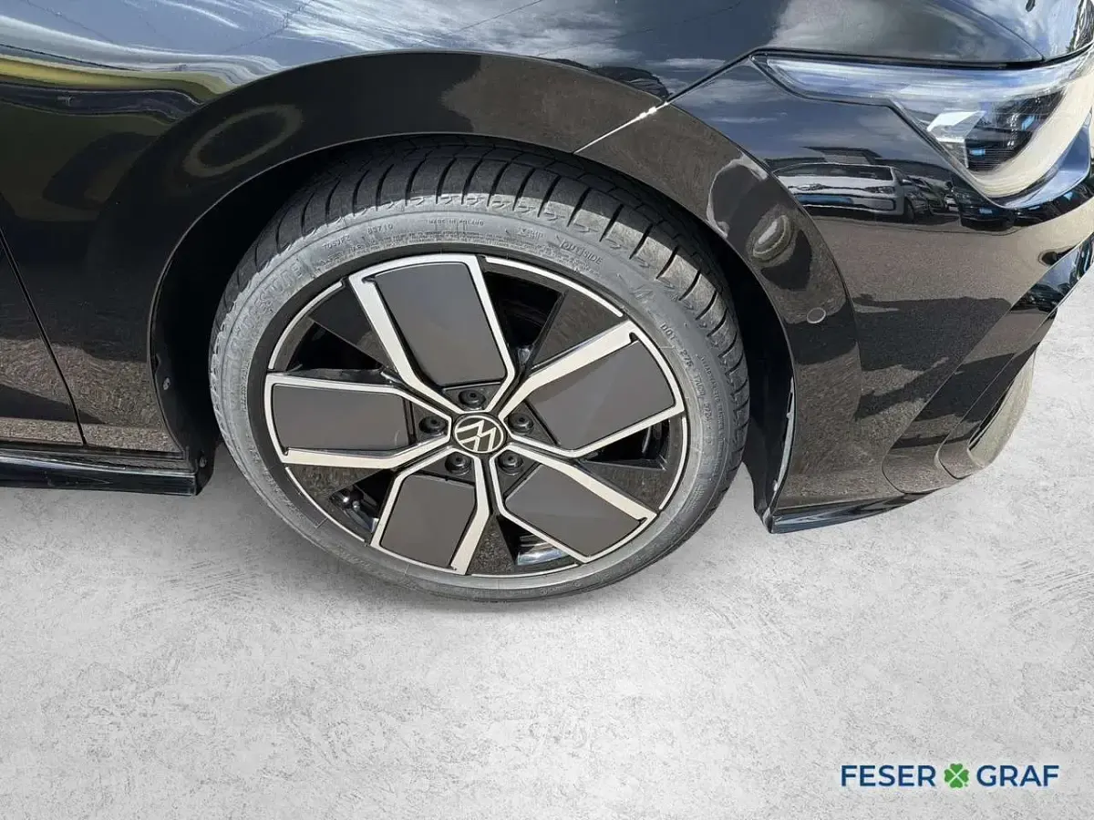 Gebraucht VW Golf VIII R-line 150 PS (110 kW) 2024 Schwarz Kombi