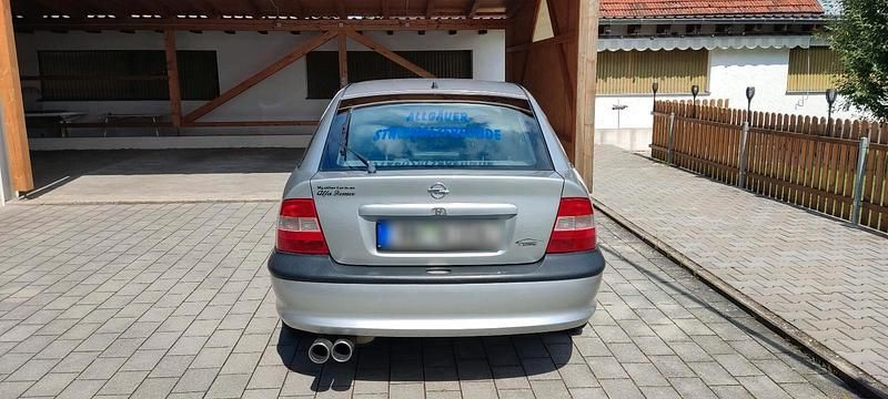 Gebraucht Opel Vectra 116 PS (85 kW) 1996 Silber Limousine