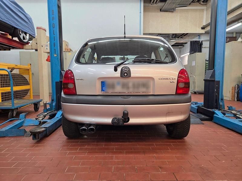 Gebraucht Opel Corsa Edition 90 PS (66 kW) 1999 Silber Limousine