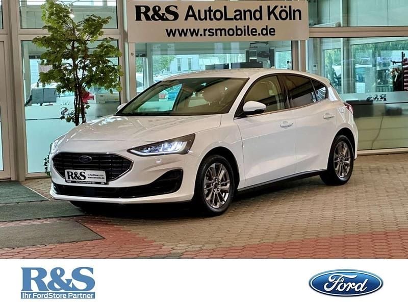 Weiss Gebraucht 2024 Ford Focus Titanium Limousine | 24.900 € (Fairer Preis) - Bild 1/4