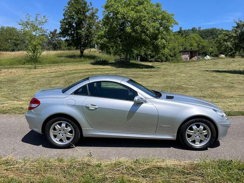 Silber Gebraucht 2005 Mercedes SLK200 Cabrio | 9.000 € (Fairer Preis) - Bild 1/4