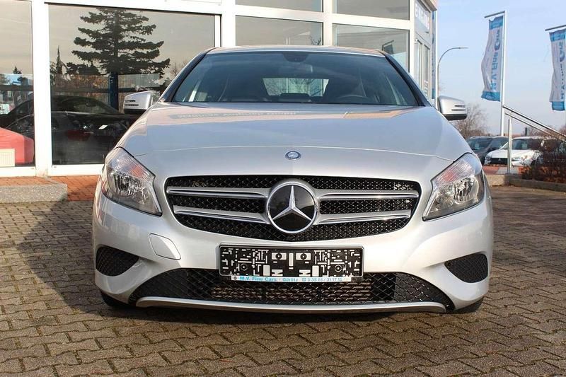 Gebraucht Mercedes A180 122 PS (89 kW) 2012 Silber Kleinwagen