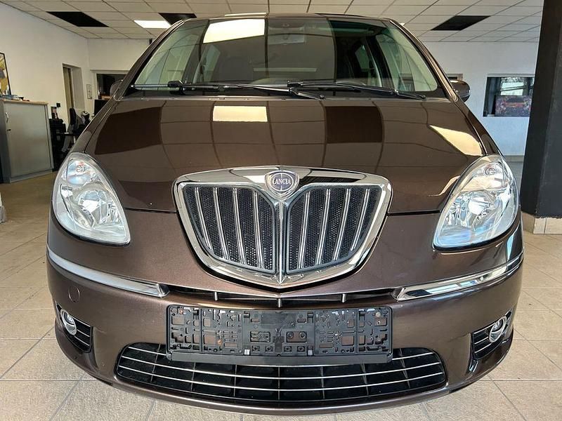 Braun Gebraucht 2011 Lancia Musa Van / Kleinbus | 5.499 € (Teuer) - Bild 1/4