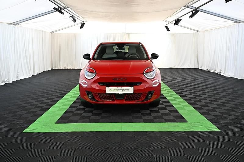 Gebraucht Fiat 600 La Prima 101 PS (74 kW) 2025 Rot SUV