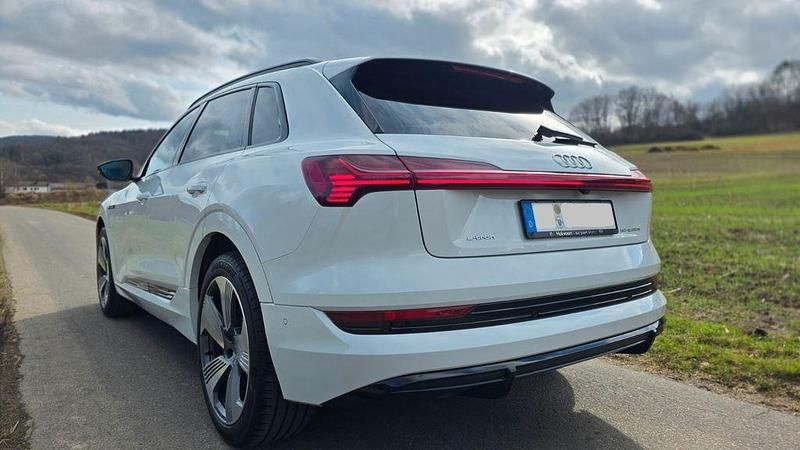 Gebraucht Audi e-tron S-Line 230 kW (313 PS) 2022 Weiß SUV