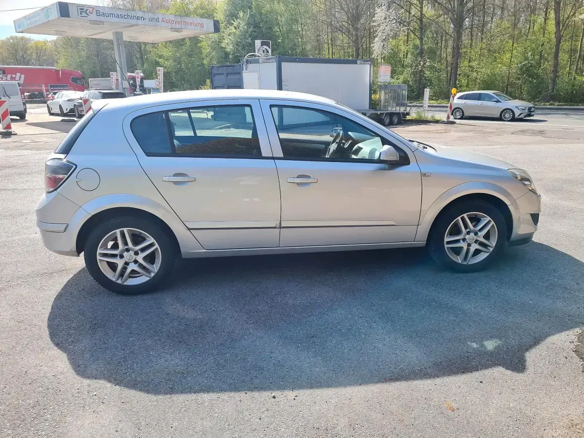 Gebraucht Opel Astra 140 PS (102 kW) 2007 Silber Limousine