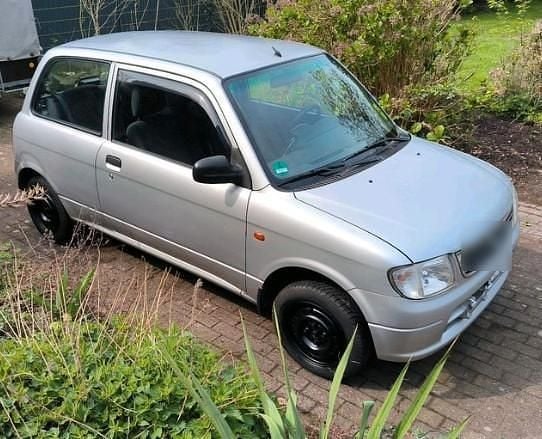 Silber Gebraucht 2002 Daihatsu Cuore Kleinwagen | 1.350 € (Fairer Preis) - Bild 1/4