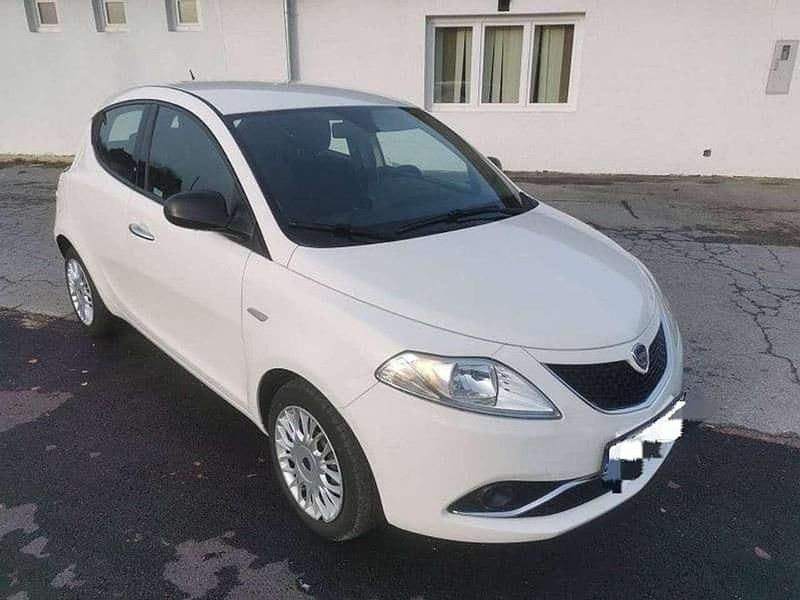 Weiß Gebraucht 2015 Lancia Ypsilon Kleinwagen | 2.700 € (Superpreis) - Bild 1/4