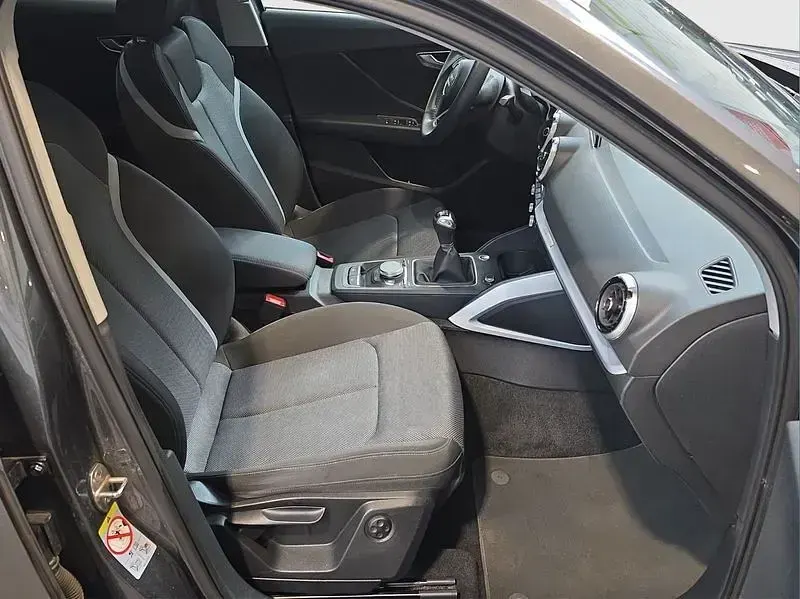 Gebraucht Audi Q2 S-Line 150 PS (110 kW) 2024 Grau SUV