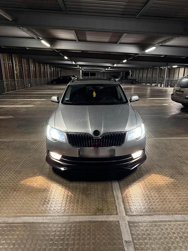 Gebraucht Skoda Superb 170 PS (125 kW) 2013 Silber Kombi