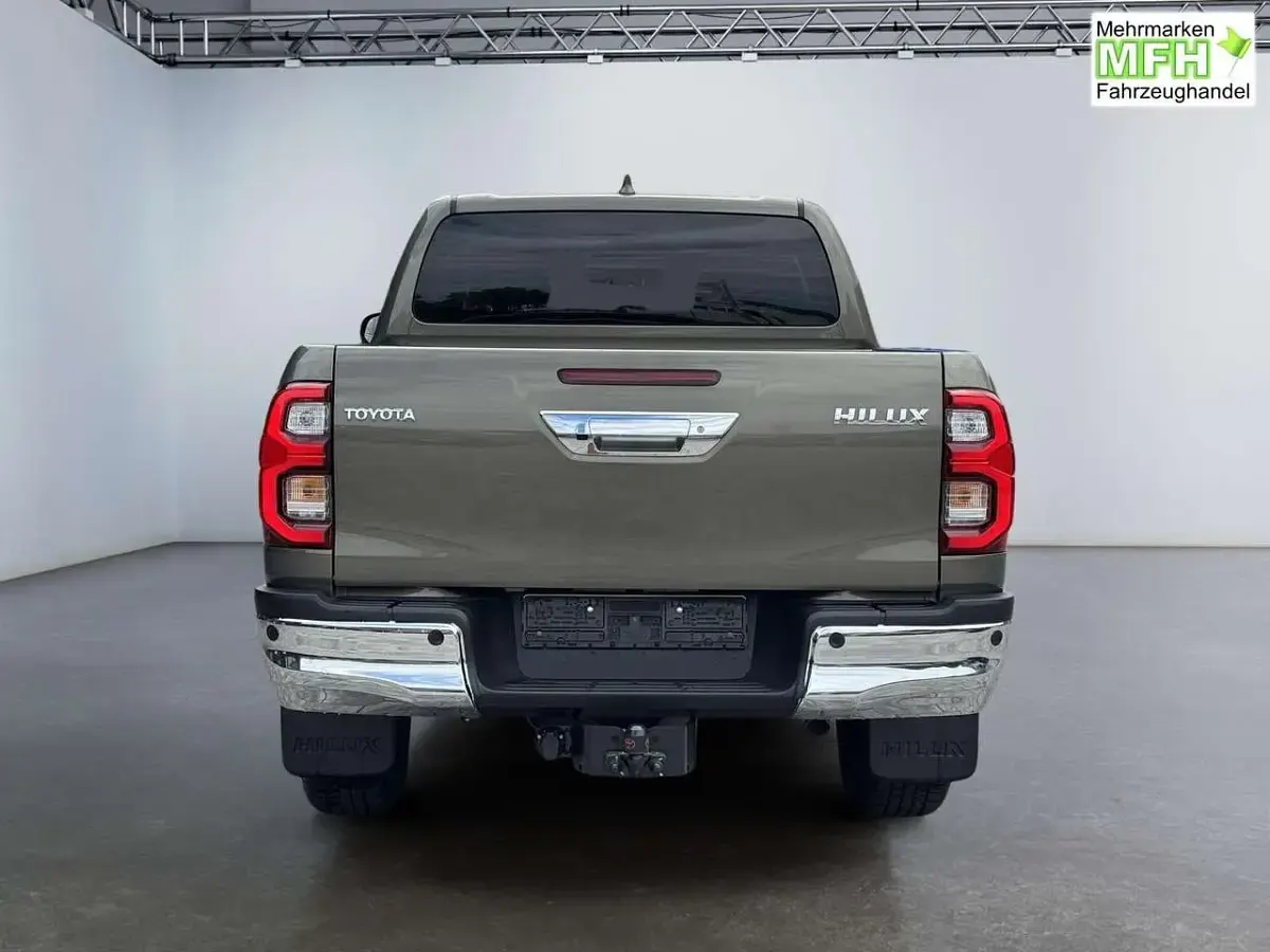 Neu Toyota HiLux Executive 204 PS (150 kW) 2026 Bronze metallic Pickup