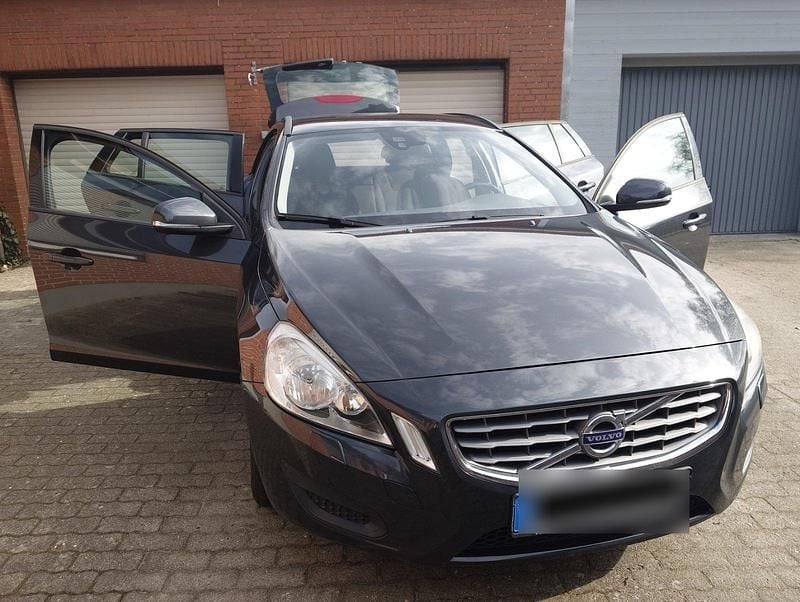 Gebraucht Volvo V60 Kinetic 114 PS (83 kW) 2012 Grau Kombi