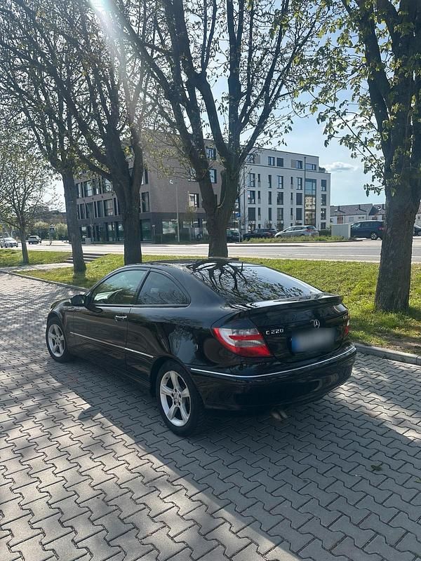 Gebraucht Mercedes C220 150 PS (110 kW) 2005 Schwarz Coupé