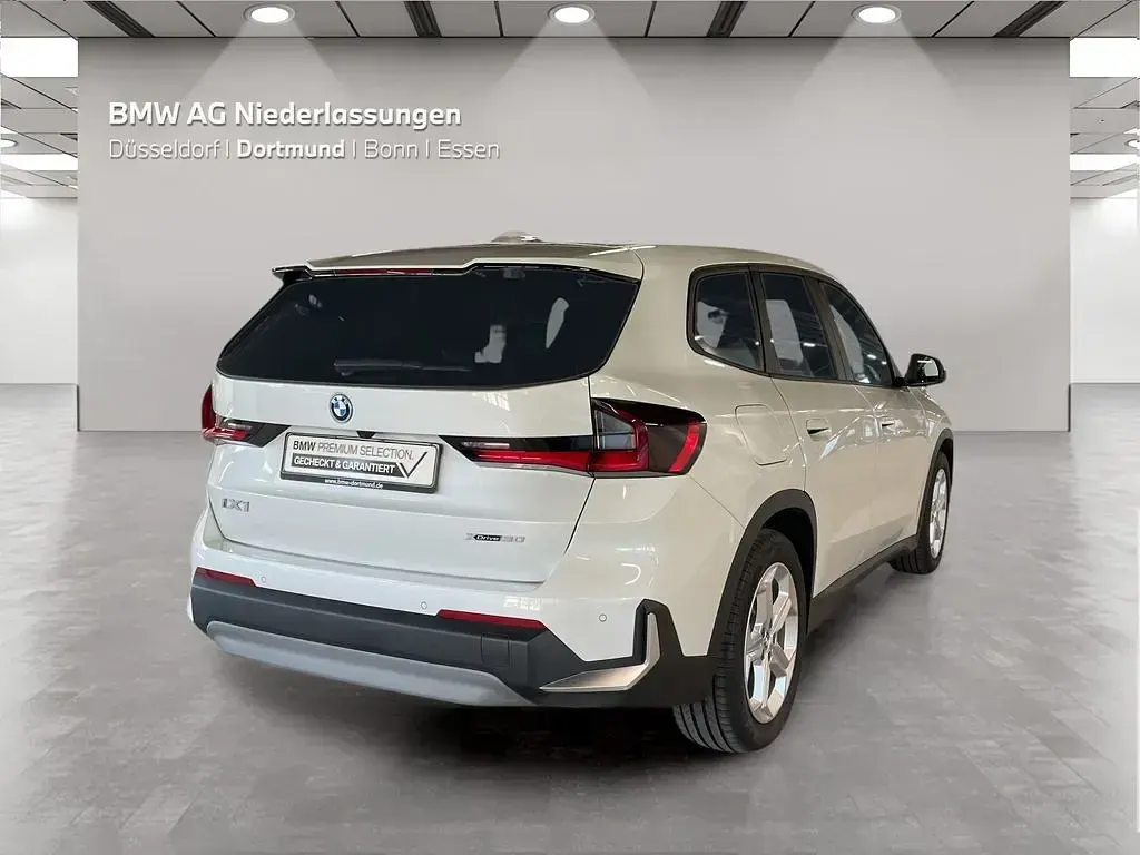Gebraucht BMW iX1 Performance 200 kW (272 PS) 2023 Weiß SUV
