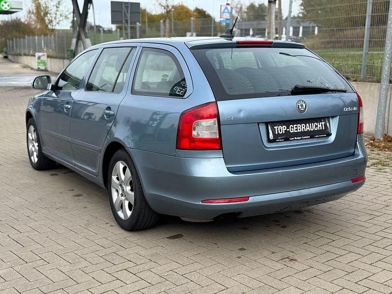 Gebraucht Skoda Octavia Ambiente 122 PS (89 kW) 2009 Blau Kombi