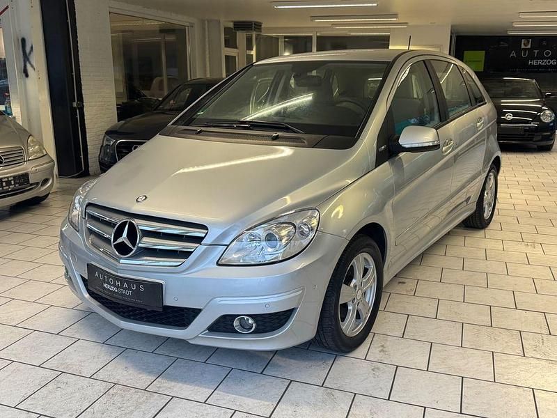 Silber Gebraucht 2010 Mercedes B160 Van / Kleinbus | 6.499 € (Fairer Preis) - Bild 1/4