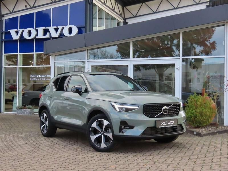 Grün Gebraucht 2023 Volvo XC40 Plus SUV | 37.990 € (Fairer Preis) - Bild 1/3