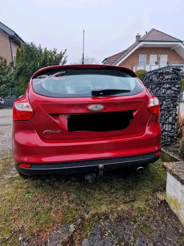 Gebraucht Ford Focus 150 PS (110 kW) 2011 Rot Kombi