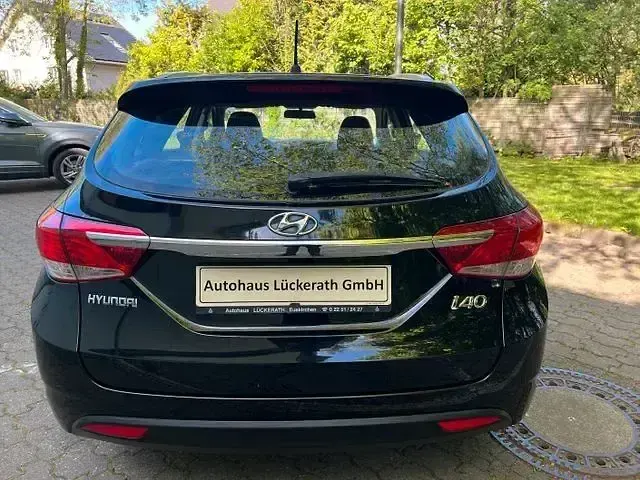 Gebraucht Hyundai i40 Comfort 135 PS (99 kW) 2013 Schwarz metallic Kombi