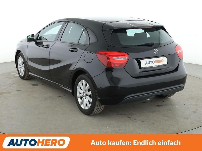 Gebraucht Mercedes A160 102 PS (75 kW) 2016 Schwarz Limousine
