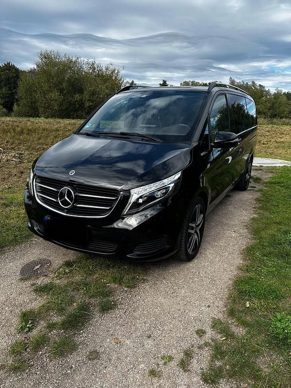 Schwarz Gebraucht 2019 Mercedes V250 Van / Kleinbus | 49.999 € - Bild 1/4