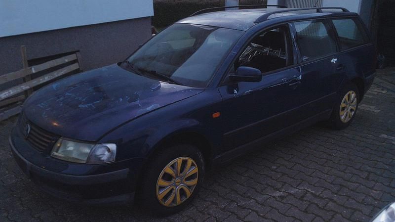 Gebraucht VW Passat 101 PS (74 kW) 1997 Blau Kombi